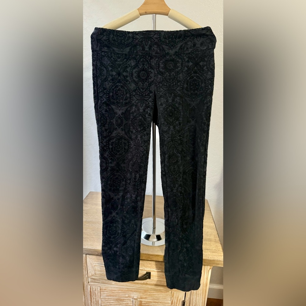 Zac and Rachel Black Pull On Skinny Pants with Raised Velvet Design-Size Small